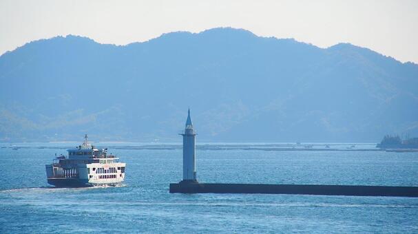 快晴の瀬戸内海にフェリー旅出発！ フェリー,フェリー旅,船旅の写真素材