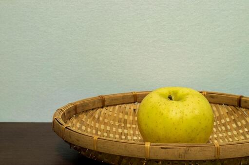 シナノ・スイート（長野県産のリンゴ） 果物,果実,フルーツの写真素材