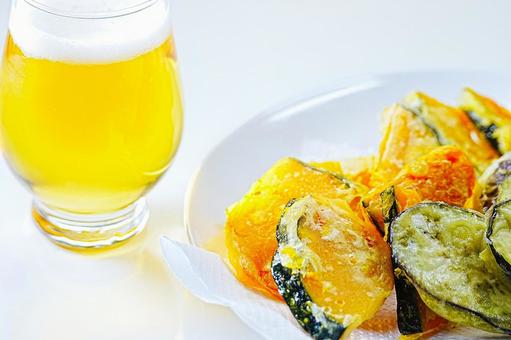 ビールと天ぷら ビールと天ぷら 食卓,食事,ビールの写真素材
