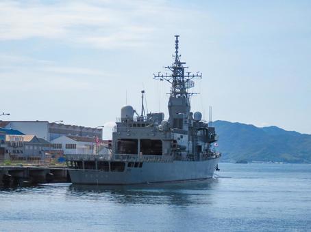 基地に停泊中の海上自衛隊 訓練支援艦 基地に停泊中の海上自衛隊 訓練支援艦 海上自衛隊,自衛隊,ミリタリーの写真素材