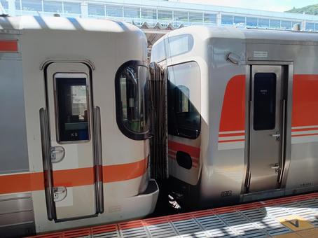 Tokaido Line Local Train, JPG Tokaido Line Local Train, JPG