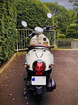 キュートな原付バイク(リア) キュートな原付バイク(リア) バイク,スクーター,かわいいの写真素材
