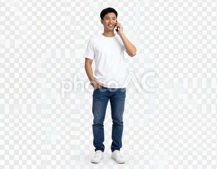 スマートフォンで通話する男性の透過画像 男性,通話,スマートフォンの写真素材