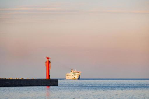 Okesa Lighthouse and ferry in the evening, JPG Okesa Lighthouse and ferry in the evening, JPG