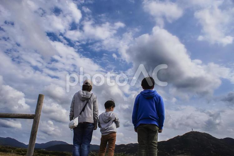 ＜五島＞魚津ケ崎公園の家族旅行の1枚 家族,親子,女性の写真素材