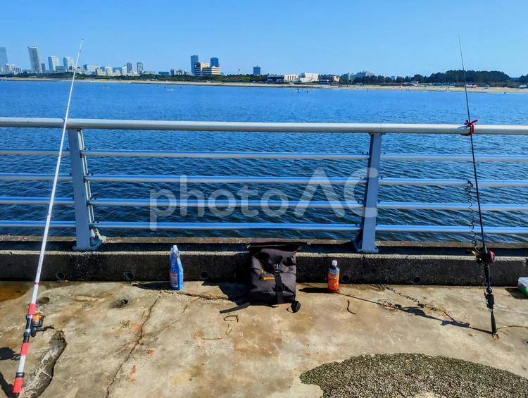 のどかな都会の釣り風景 釣り,海釣り,釣り竿の写真素材
