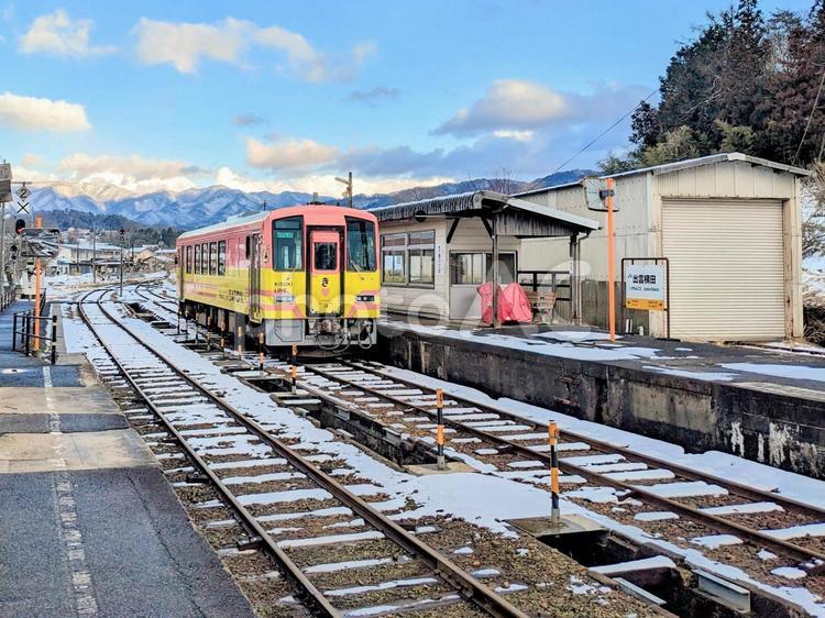 木次線・奥出雲の出雲横田駅に停車する列車 鉄道,木次線,出雲横田の写真素材