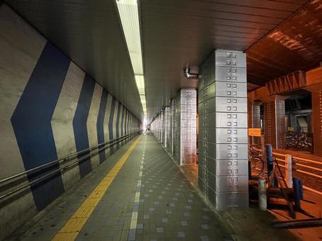 謎の地下通路 謎の地下通路 ダンジョン,異空間,地下空間の写真素材