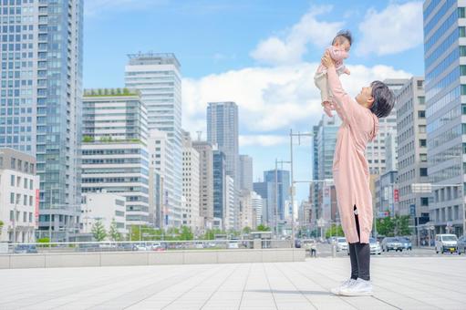 都会と親子 都会と親子 母親,親子,子育ての写真素材