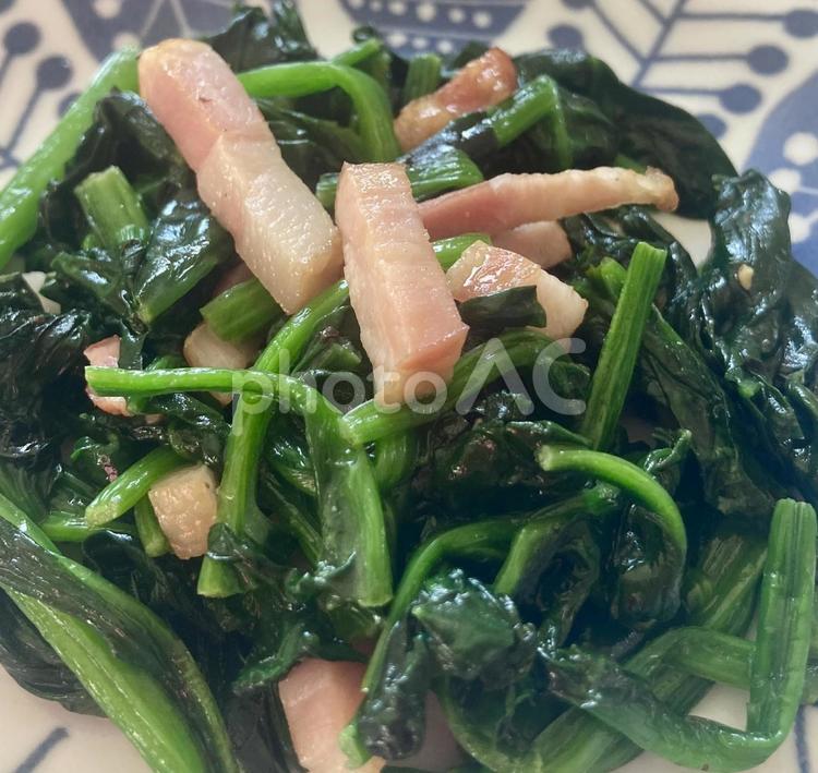 ほうれん草とベーコンの炒め物 食事,野菜,背景素材の写真素材