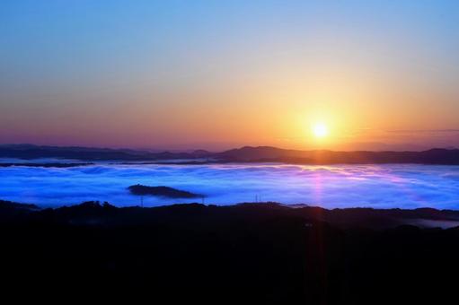 日の出と雲海 雲海,うんかい,ウンカイの写真素材