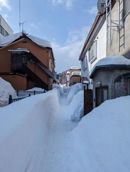 さびれた住宅地の降り積もった雪 冬,風景,景色の写真素材