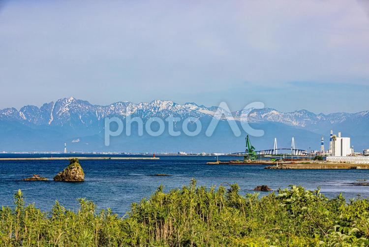 富山県　雨晴海岸から望む立山連峰 雨晴海岸,立山連峰,富山の写真素材