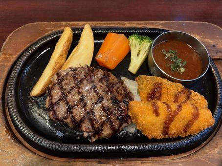 ハンバーグのグリル 食事,食べ物,ハンバーグの写真素材