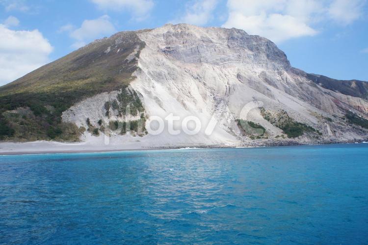 船上から見た春の神津島・伊豆諸島 神津島,伊豆諸島,島の写真素材