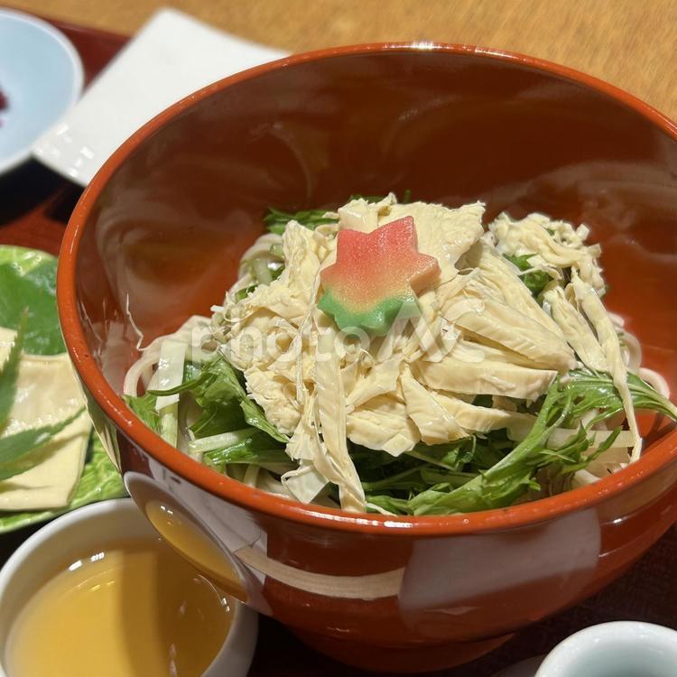 和食を彩る、至福の湯葉ランチ 湯葉,蕎麦,和食の写真素材