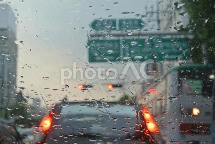 雨の日の運転 雨,フロントガラス,渋滞の写真素材
