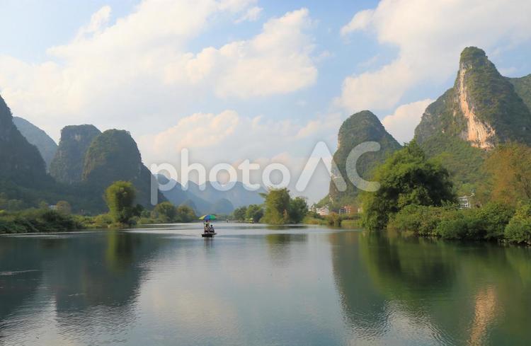 中国　陽朔のカルスト地形の風景 海外,外国,中国の写真素材