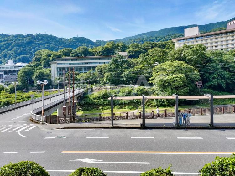 箱根湯本駅からの眺める湯本大橋と早川 箱根湯本駅,神奈川県,足柄下郡の写真素材