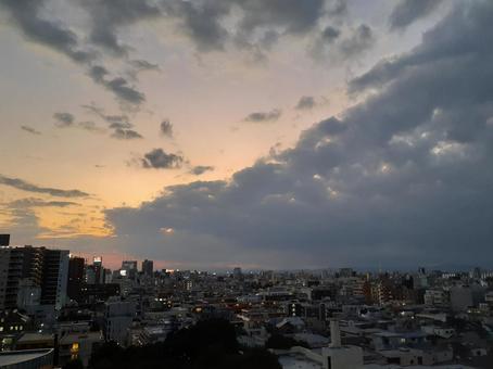 都会　高所より　渋谷区　夕焼けの写真