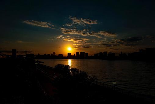 新潟県の夕日 新潟県,新潟,夕日の写真素材