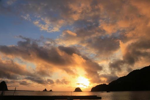 西伊豆町の素晴らしい夕陽 西伊豆町の素晴らしい夕陽 夕陽,素晴らしい夕陽,大田子海岸の写真素材