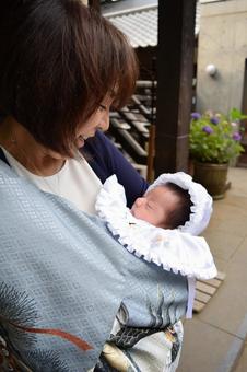 Grandmother and baby (male) visiting the shrine 31 days, JPG Grandmother and baby (male) visiting the shrine 31 days, shrine visit, first visit to shrine, early palace, JPG