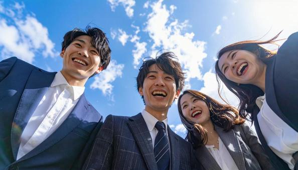 笑顔で元気いっぱいの若いビジネスマン 笑顔で元気いっぱいの若いビジネスマンの写真