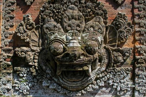 バリ島の寺院の石像 バリ島の寺院の石像の写真