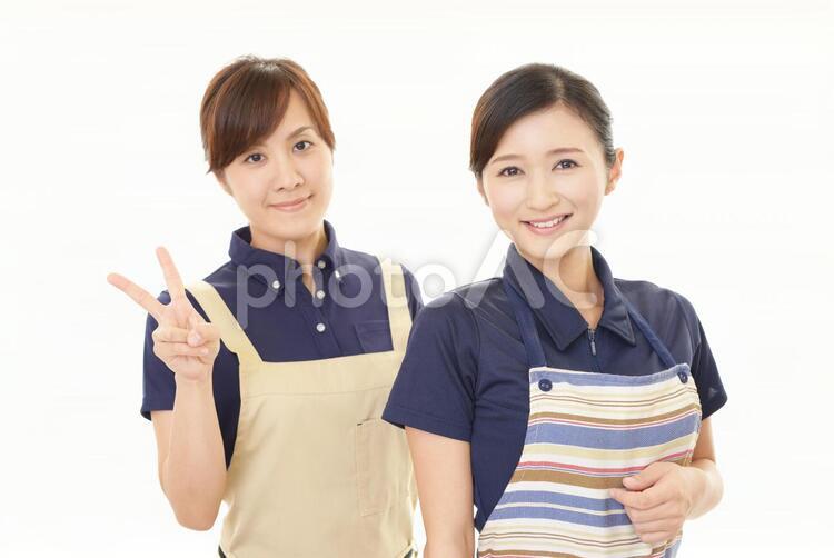 エプロンを着た二人の女性 女性,女,主婦の写真素材