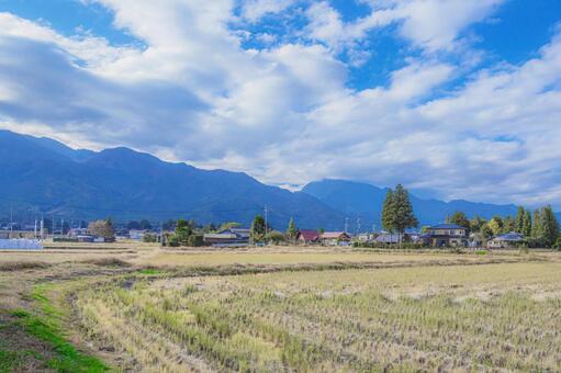 田舎の秋の風景と青空 日本,田舎,風景の写真素材