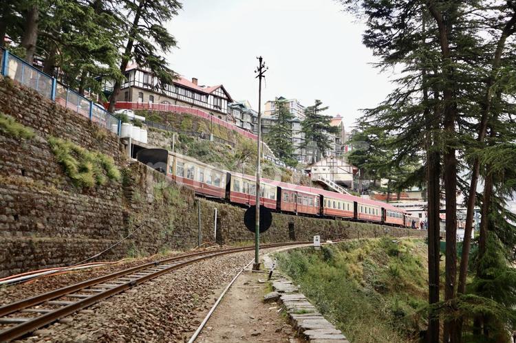 インド　シムラ　山岳鉄道の線路 海外,インド,旅行の写真素材