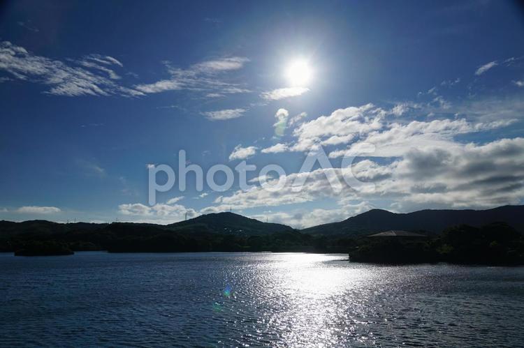 貯水池の風景 太陽,日差し,水面の写真素材