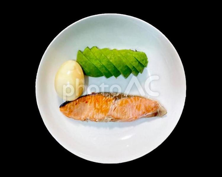 アボカドと鮭とゆで卵 アボカド,鮭,焼き鮭の写真素材