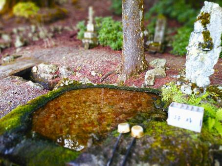 日光山 中禅寺の手水舎と清めの水 中禅寺,日光山中禅寺,立木観音の写真素材