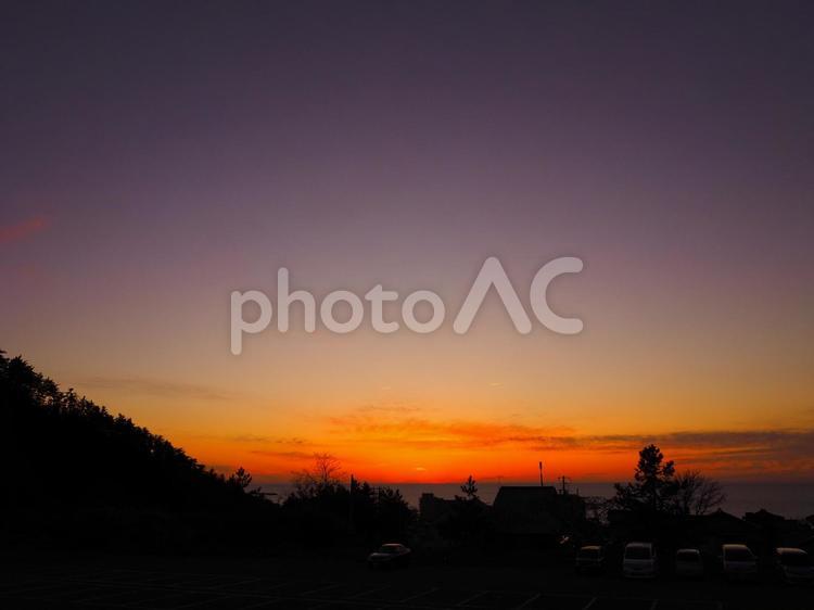 海沿いの町・夕日 夕日,日没,駐車場の写真素材