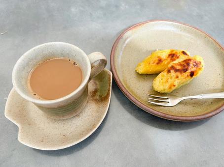 スイートポテトと珈琲 スイートポテトと珈琲 スイートポテト,秋,スイーツの写真素材