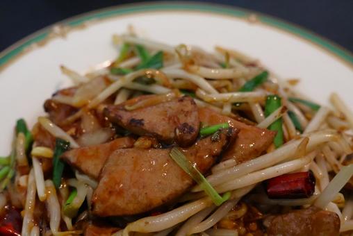 中華料理店のニラレバ炒め 中華料理店のニラレバ炒めの写真