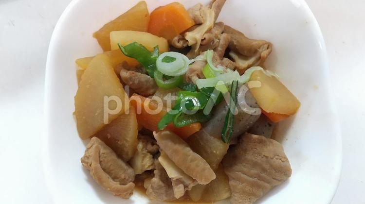 もつの煮込み E もつ煮込み,大根,人参の写真素材