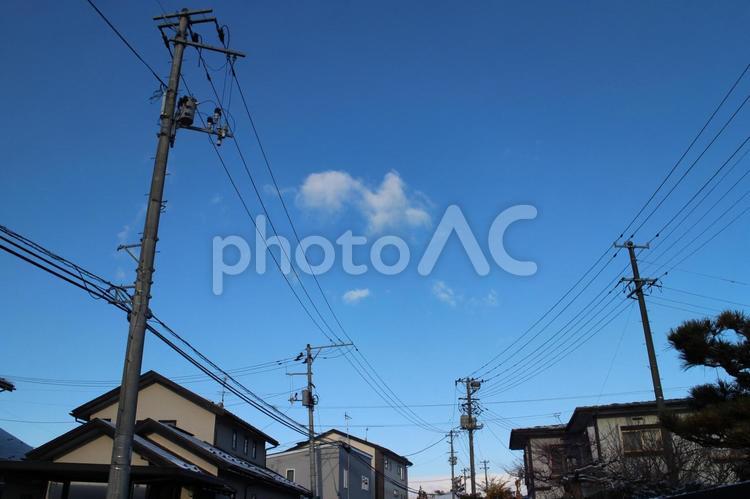 私が惹かれた風景　その１ 空,鉄塔,電線の写真素材
