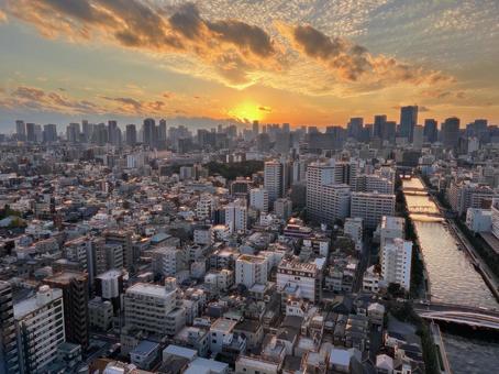 清澄白河の夕日 清澄白河,夕日,ビル街の写真素材