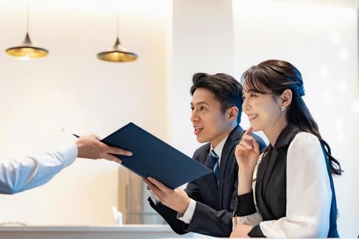 デートシーン デート,恋人,カップルの写真素材