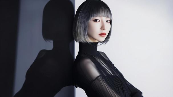 黒いドレスを着たボブヘアーの魅惑的な女性 黒いドレスを着たボブヘアーの魅惑的な女性の写真