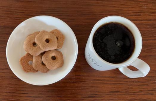 R7.07.13 コーヒーと蕎麦ボーロ R7.07.13 コーヒーと蕎麦ボーロ コーヒータイム,コーヒーブレイク,コーヒーの写真素材