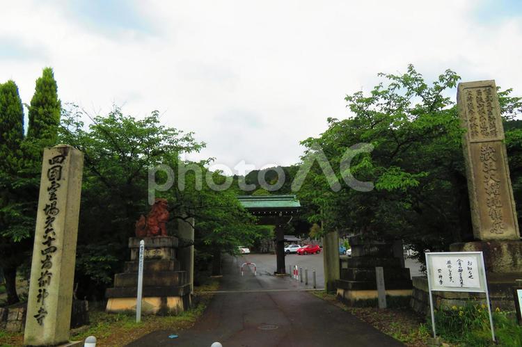 ５月中旬四国八十八か所六十四番札所前神寺 背景,前神寺,寺の写真素材
