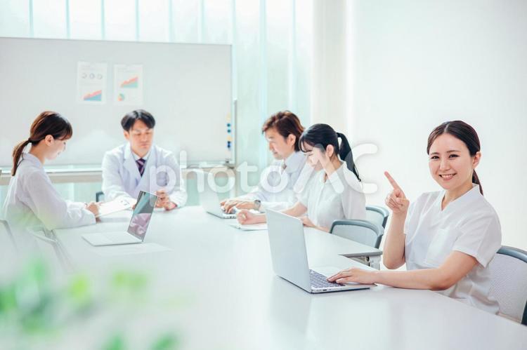 白衣・ナース服を着た看護師の女性 看護師,ナース,介護士の写真素材
