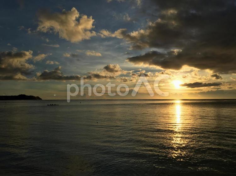 グアムの夕日 日暮れ,暁,太陽の写真素材