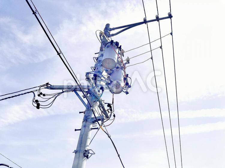 電柱と電線　その１ 電柱,空,電線の写真素材