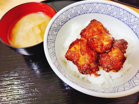 からあげ丼と味噌汁 からあげ,丼,味噌汁の写真素材