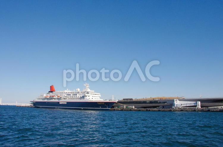みなとみらいの海と船 海,みなとみらい,青空の写真素材